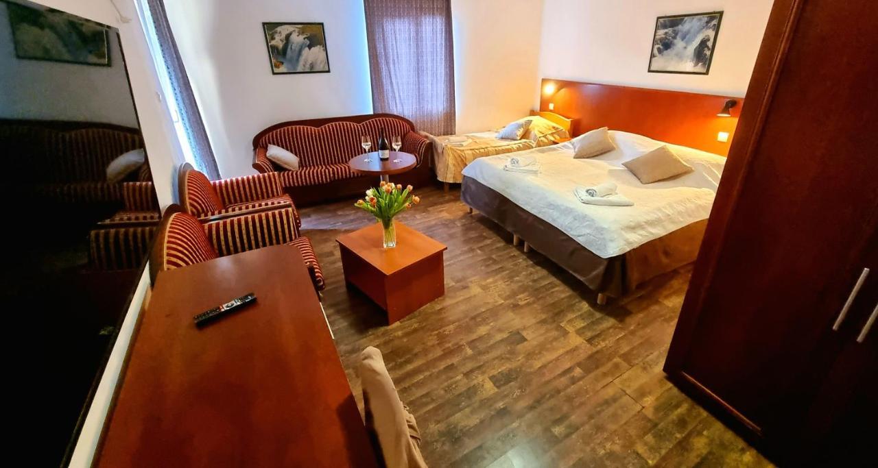 Visovac Rooms And Breakfast Skradin Esterno foto