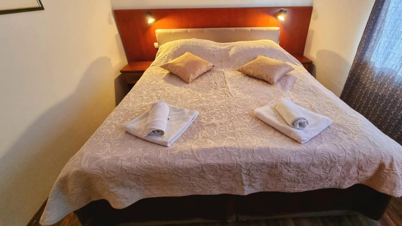 Visovac Rooms And Breakfast Skradin Esterno foto