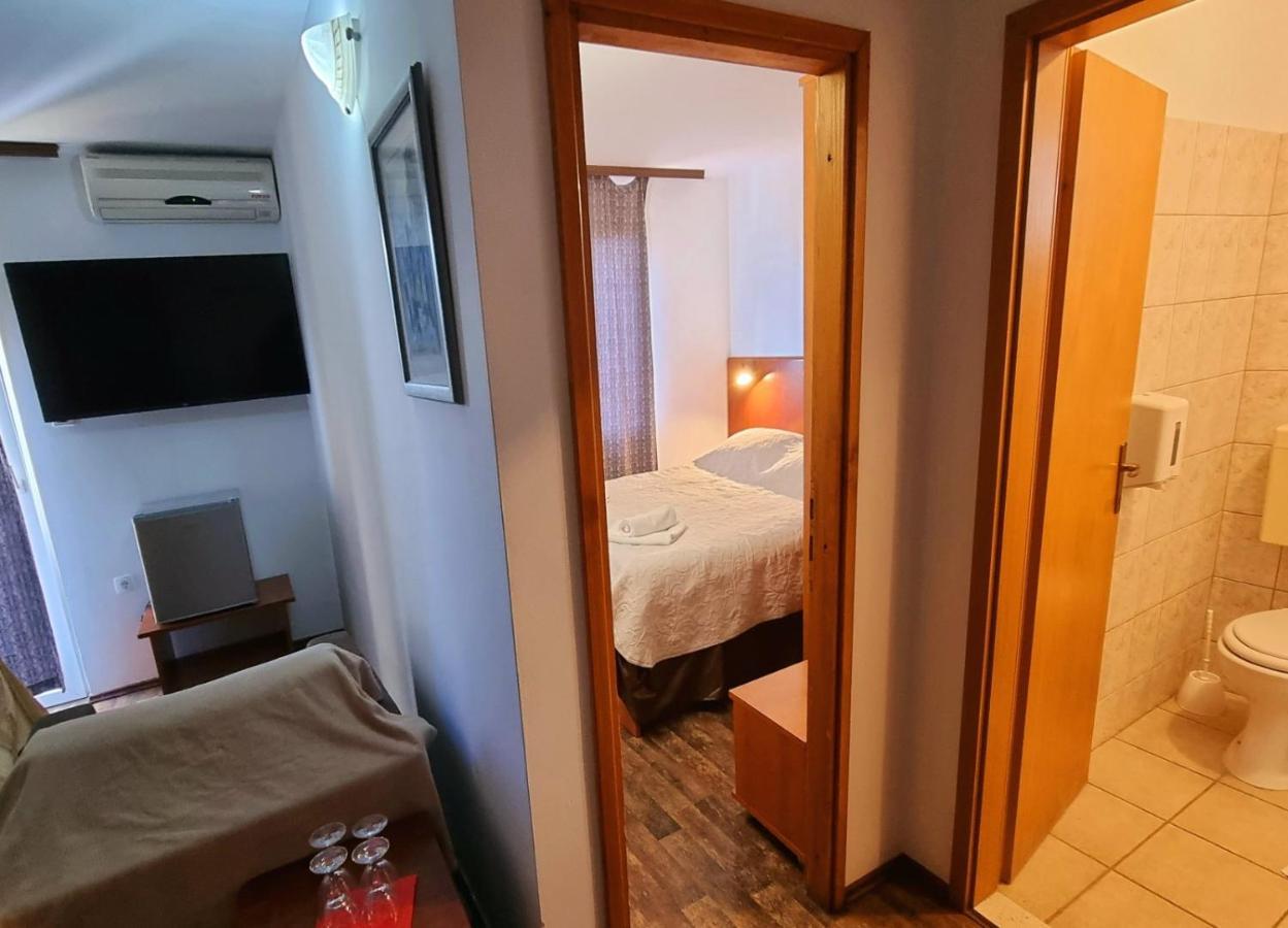 Visovac Rooms And Breakfast Skradin Esterno foto