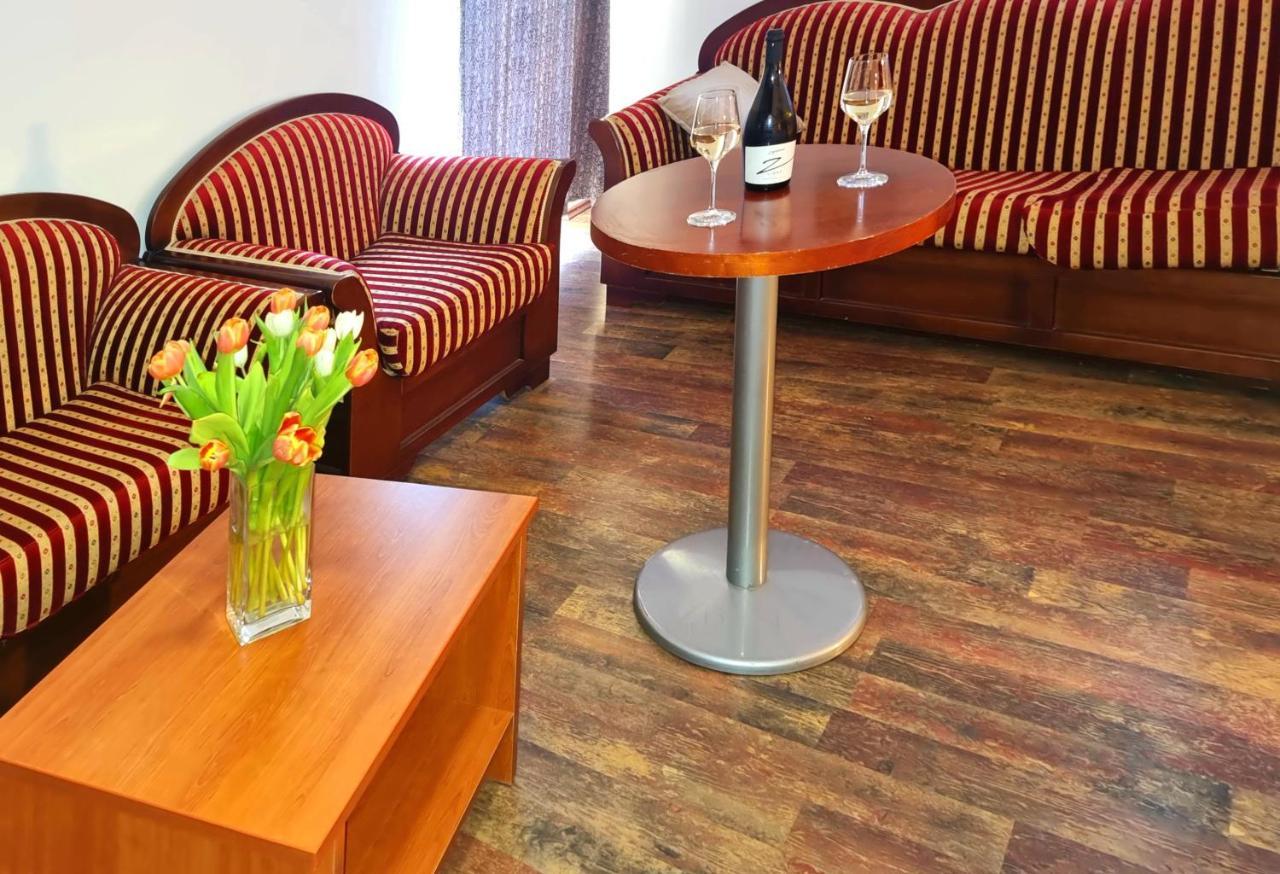 Visovac Rooms And Breakfast Skradin Esterno foto